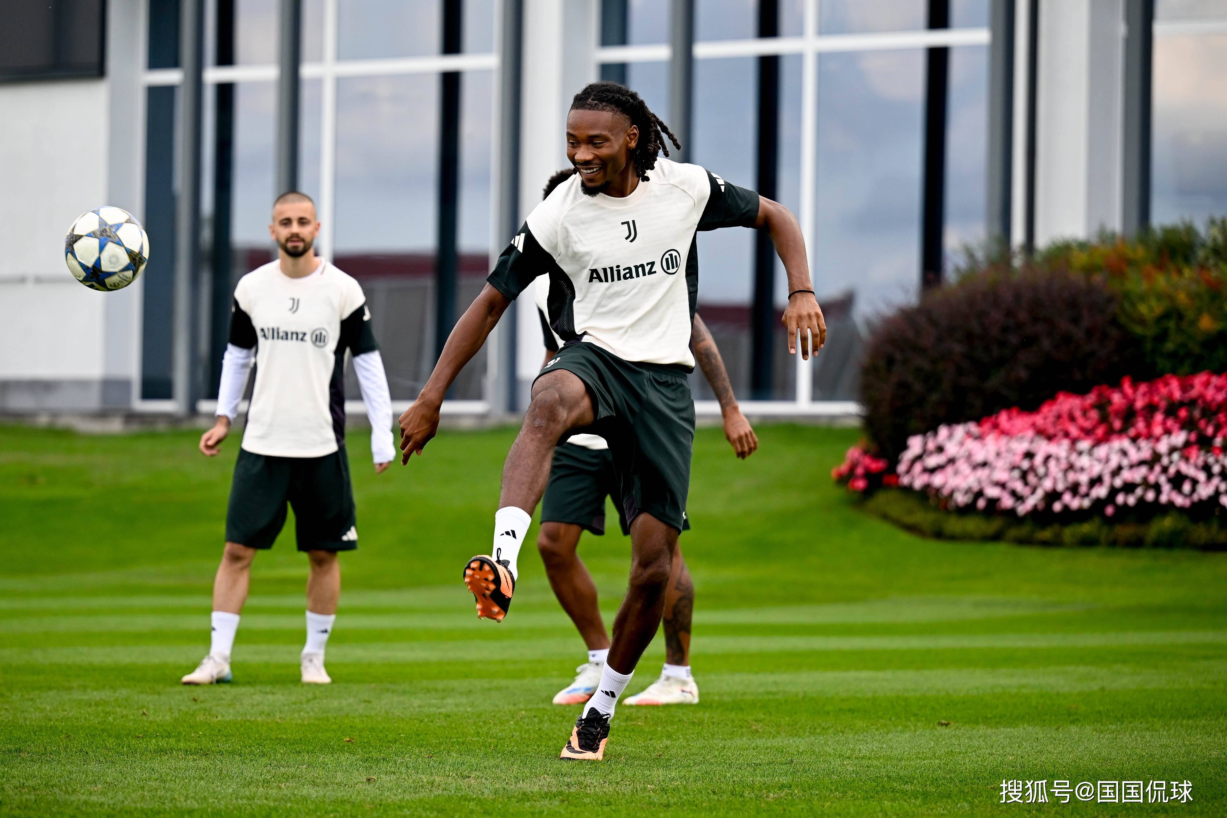 里程碑夜!多特蒙德临场应变;意甲冲刺阶段刷纪录;震撼外界;球探报告显示潜力  里程碑夜!多特蒙德临场应变;意甲冲刺阶段刷纪录;震撼外界;球探报告显示潜力