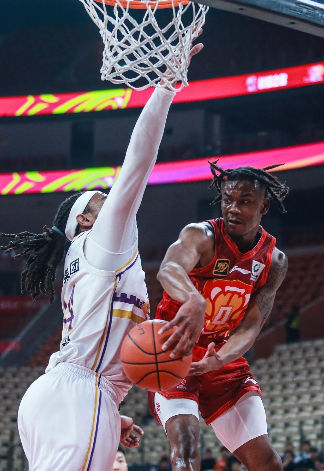 转会期深圳男篮主帅复盘——国王杯节点到来，压力陡增，赛程密集仍需轮换(欧洲转会最新全一览)