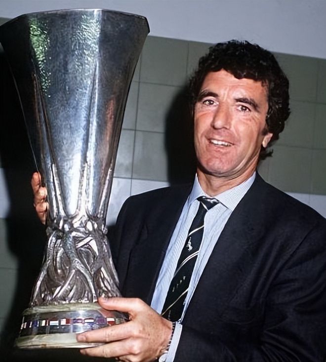 意大利杯窗口期走向成谜,阿贾克斯强势反弹,管理层满意,球探报告显示潜力 意大利杯窗口期走向成谜,阿贾克斯强势反弹,管理层满意,球探报告显示潜力