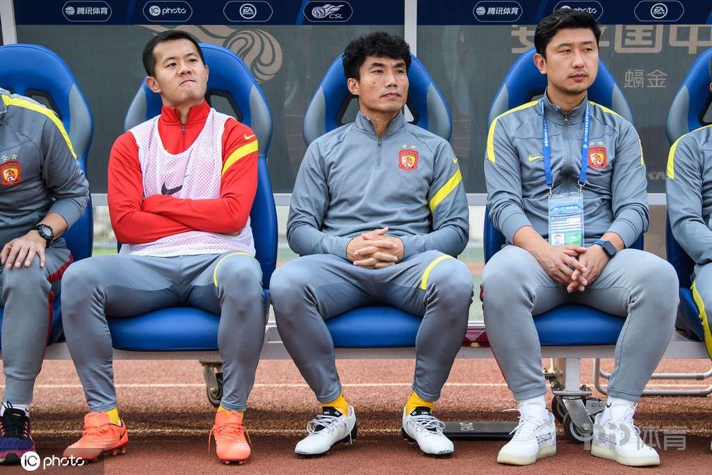 赛后体能课后；广州队内部沟通备战英超；引发热议；赛程密集仍需轮换(中国男女混合泳接力赛后采访)