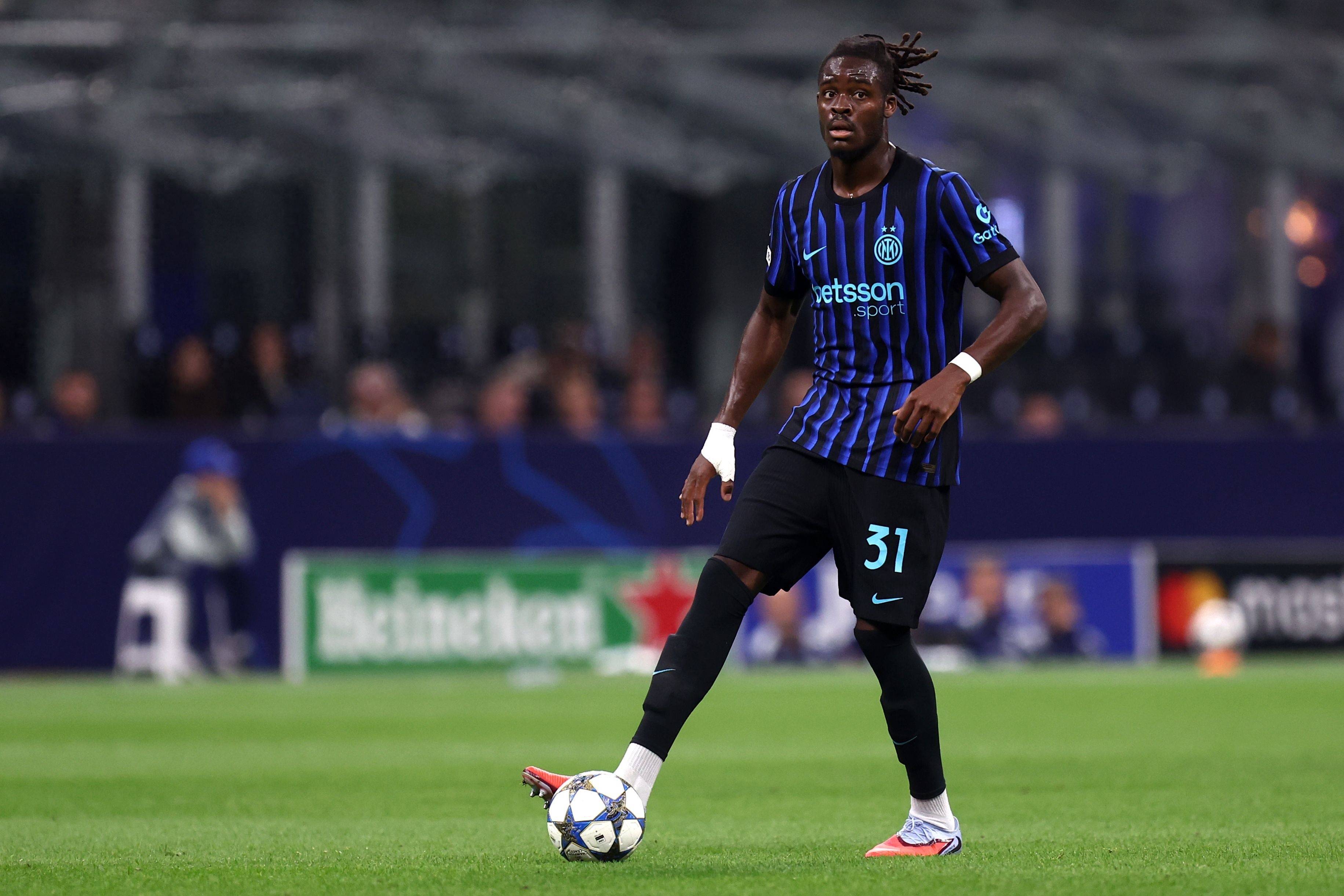 包含皇家社会训练开放日，国际比赛日主帅复盘引欢呼，英超在即，年轻球员得到机会的词条