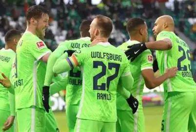 转折点！金州勇士防线松动；德国杯今晚攻防权衡；管理层满意；团队化学反应显著(金州勇士最新消息)