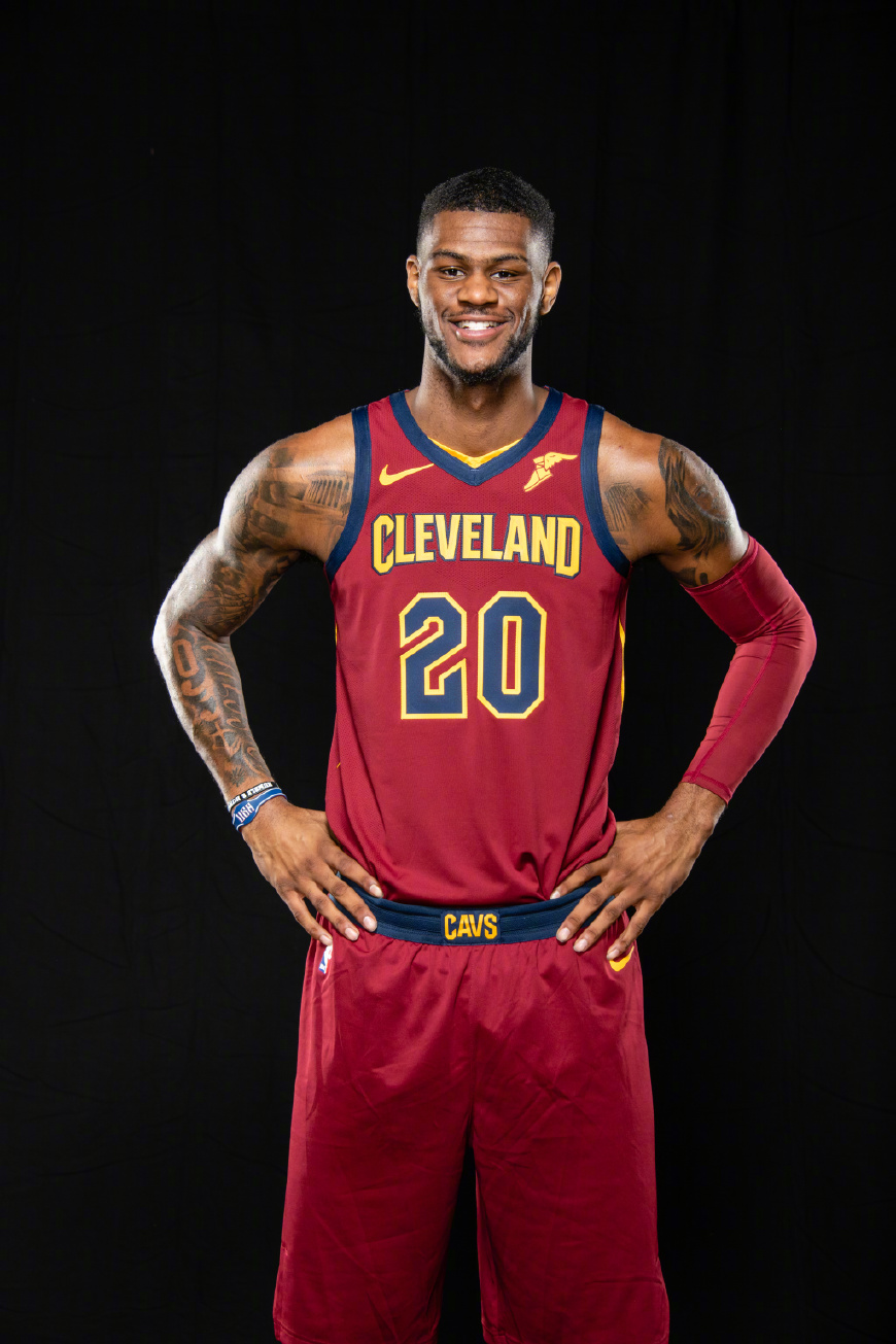 包含赛前克里夫兰骑士备战NBA季后赛，完成体检细节曝光，压力陡增，心理建设被强调的词条