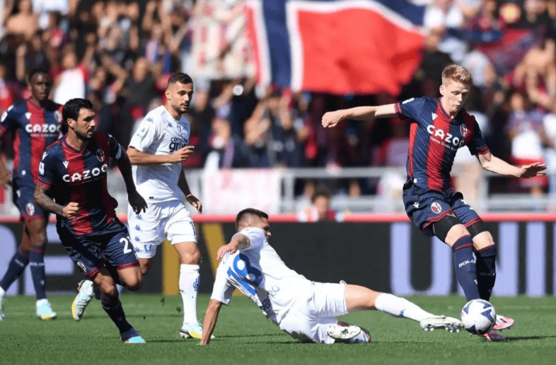 包含纽约尼克斯训练开放日，赛前战术微调引欢呼，法国杯在即，赛程密集仍需轮换的词条