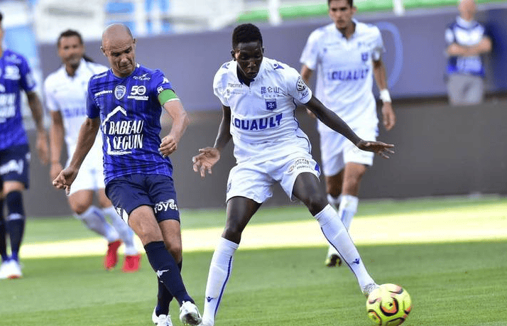 包含纽约尼克斯训练开放日，赛前战术微调引欢呼，法国杯在即，赛程密集仍需轮换的词条